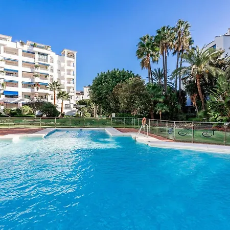 By Riva - Chic, Contemporary In Puerto Banus Gardens 마르베야
