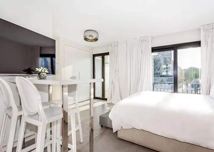 Apartment By Riva - Chic, Contemporary In Puerto Banus Gardens *